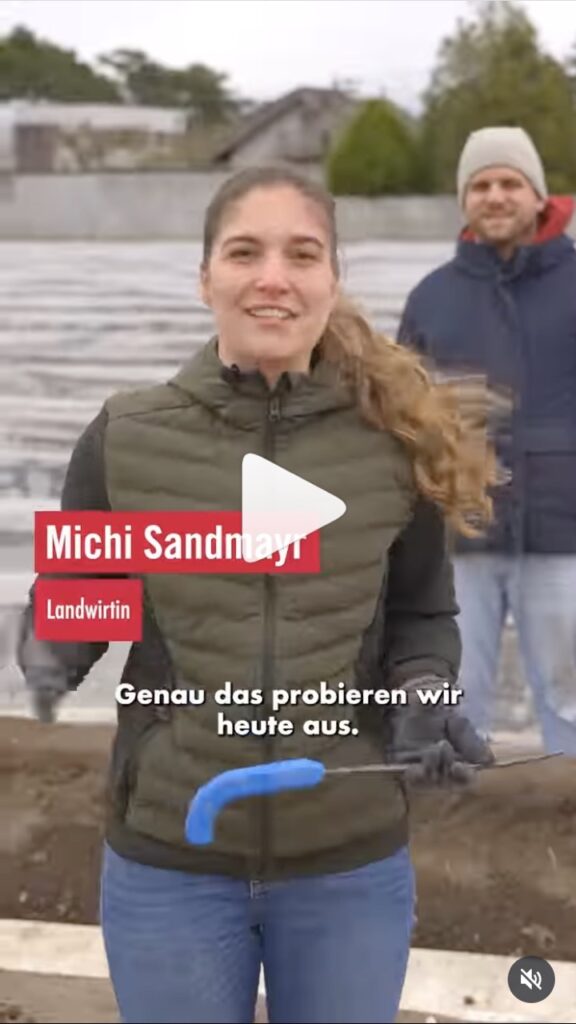 Videovorschaubild von Michi Sandmayr auf einem Feld