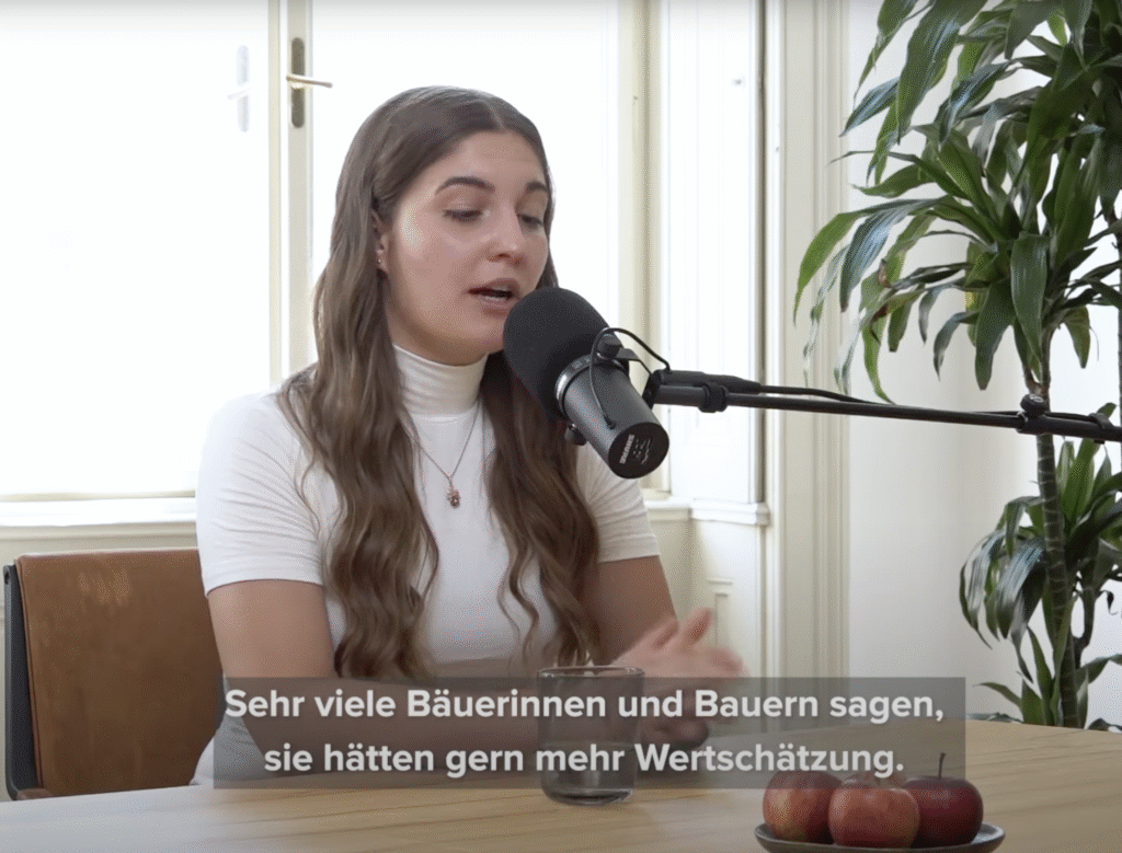 Michi Sandmayr bei einem Interview