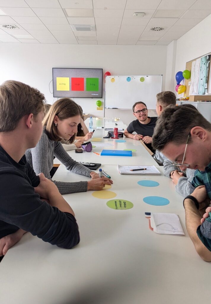 Personen in einem Seminar zum Thema Agrarkommunikation